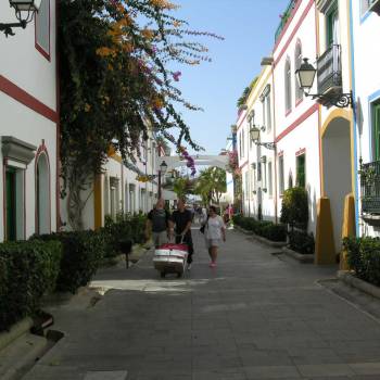 Excursion Puerto de Mogán and its market